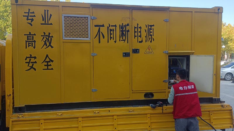 靖边柴油发电机组和UPS电源配合使用时，如何避免切换过程中的电力中断？